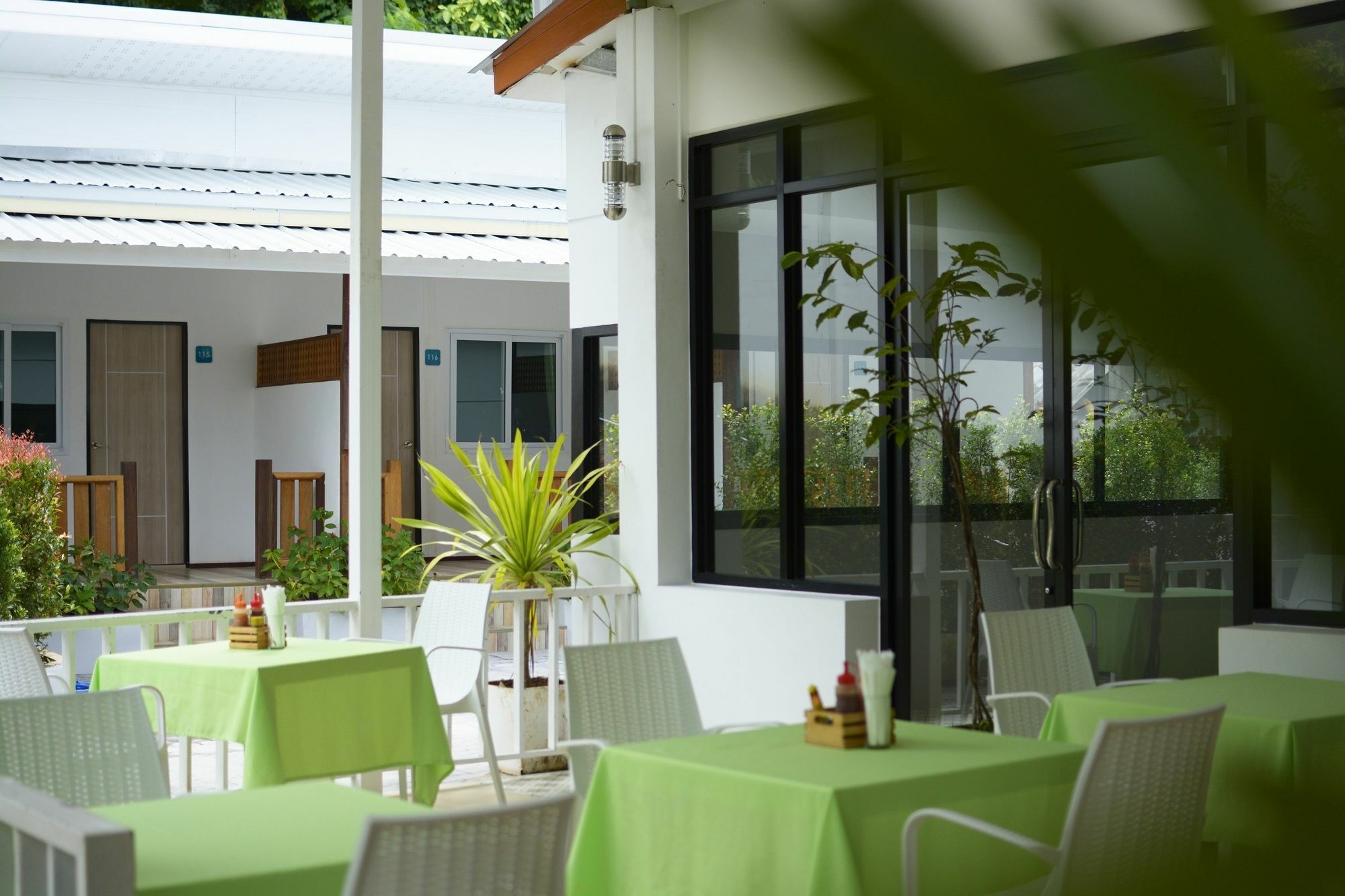 Albergue Irest Ao Nang Seafront Exterior foto